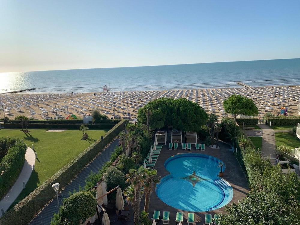 Park Hotel Cellini Lido di Jesolo Exterior foto